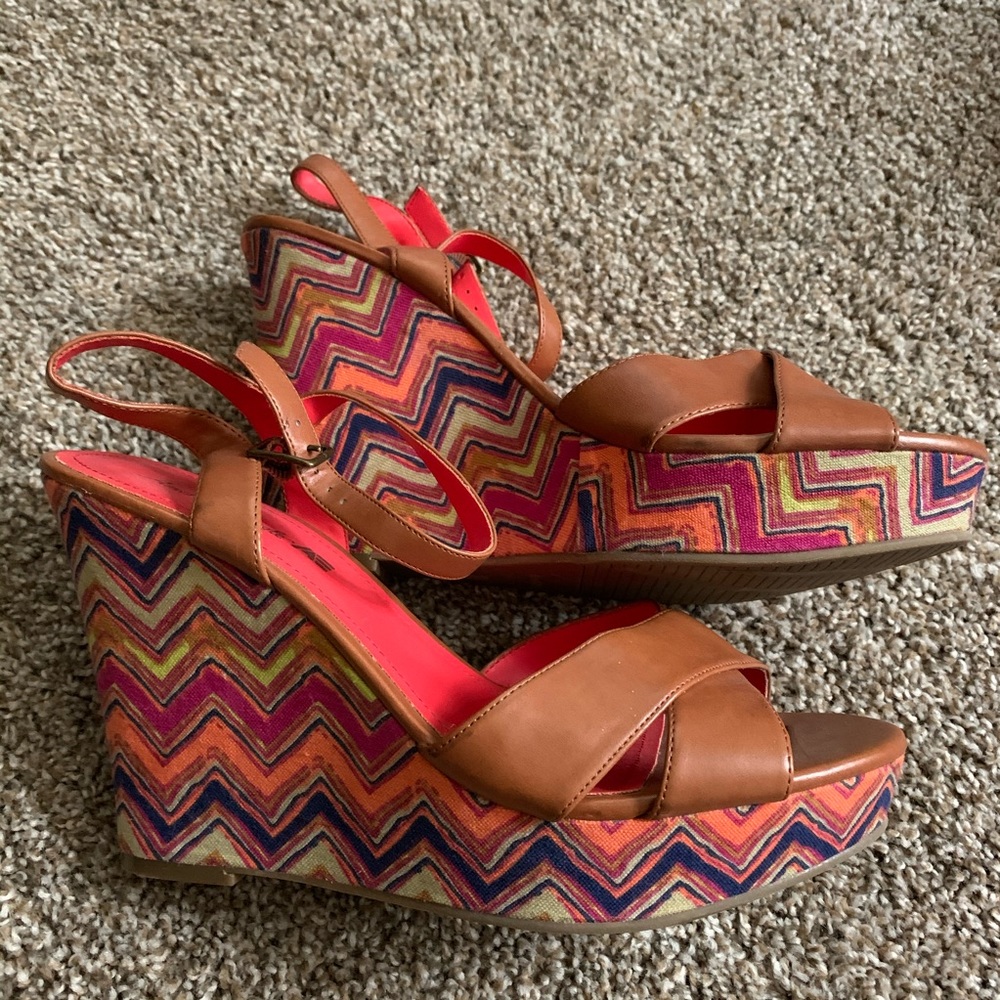 Graphic Print Wedge Sandle